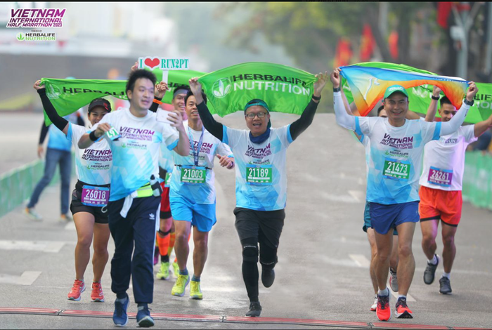  Lan tỏa lối sống tích cực cùng đường chạy bán marathon do Herbalife Việt Nam đồng hành  - Ảnh 3.
