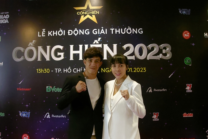 Vợ chồng võ sĩ, nhà vô địch thế giới Muay Thái Nguyễn Trần Duy Nhất bày tỏ hào hứng khi Giải Cống Hiến có thêm lĩnh vực thể thao