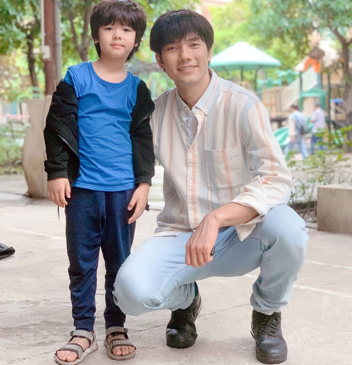 Diễn viên nhí Bảo Nam cùng diễn viên Nhan Phúc Vinh