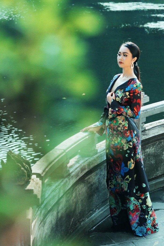 Nhà thiết kế Hồ Trần Dạ Thảo đưa ra bộ sưu tập áo dài gấm chào đón Tết - Ảnh 5.