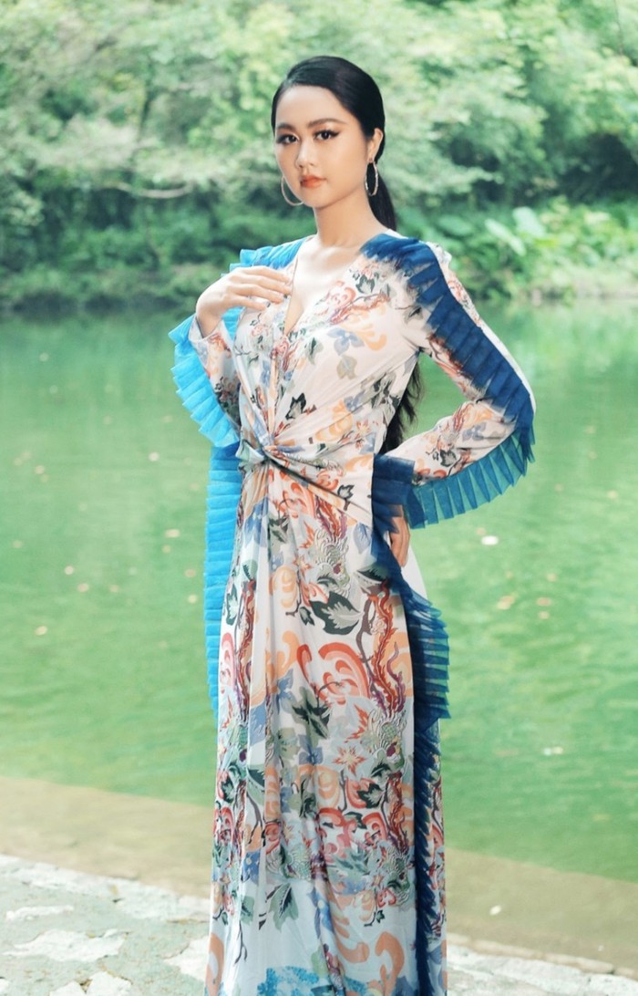 Nhà thiết kế Hồ Trần Dạ Thảo đưa ra bộ sưu tập áo dài gấm chào đón Tết - Ảnh 6.