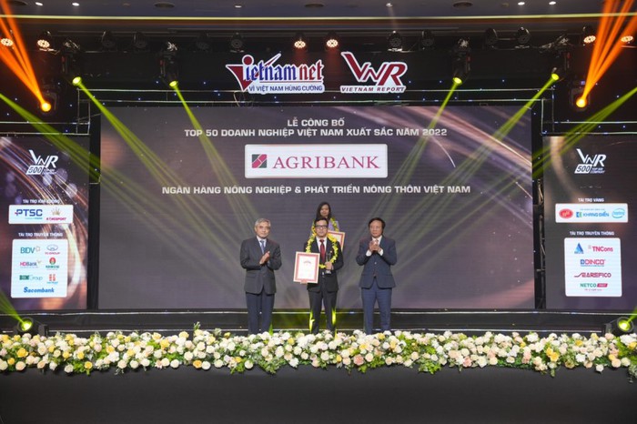 Agribank - TOP10 Doanh nghiệp lớn nhất Việt Nam năm 2022 - Ảnh 1.