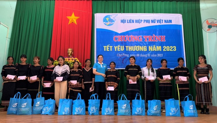 “Tết yêu thương” đến với trẻ em và hội viên phụ nữ dân tộc thiểu số tại Gia Lai - Ảnh 2.