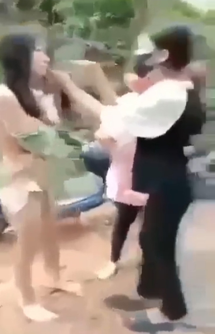 Xót xa hoàn cảnh nữ sinh bị đưa vào rừng keo đánh hội đồng, lột đồ quay clip ở Nghệ An - Ảnh 1.