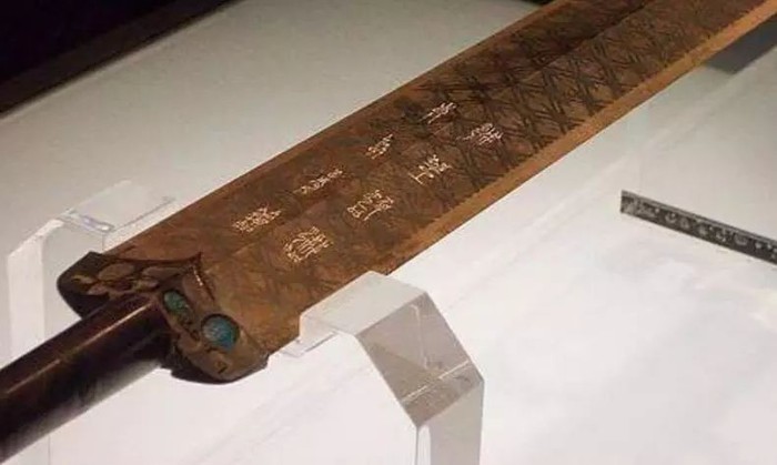 Vì sao thanh kiếm hơn 2.400 năm vẫn sắc bén, vừa chạm vào liền đứt tay? - Ảnh 2.