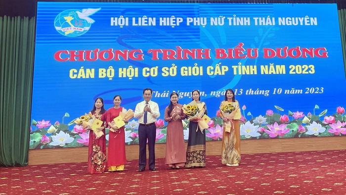 Thái Nguyên: Chủ tịch UBND tỉnh đối thoại cùng cán bộ, hội viên, phụ nữ - Ảnh 3.