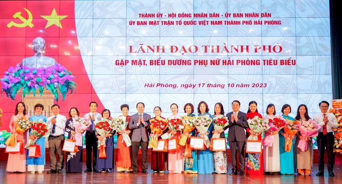 Bí thư Hải Phòng: &quot;Phụ nữ đừng bao giờ tự coi mình là phái yếu&quot; - Ảnh 2.