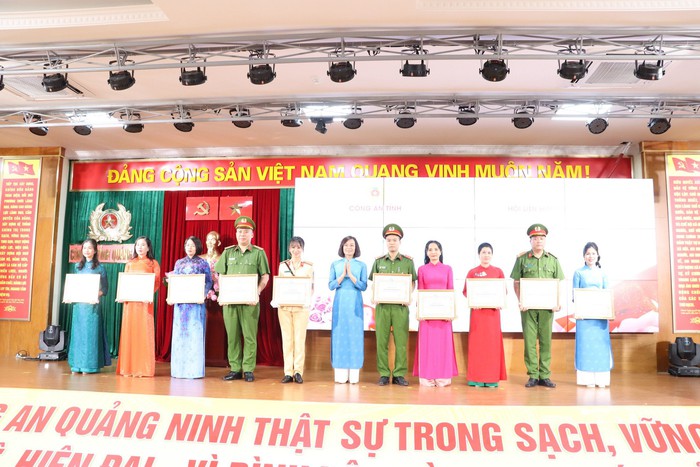 Phát huy vai trò của phụ nữ Quảng Ninh trong phong trào toàn dân bảo vệ an ninh Tổ quốc  - Ảnh 4.