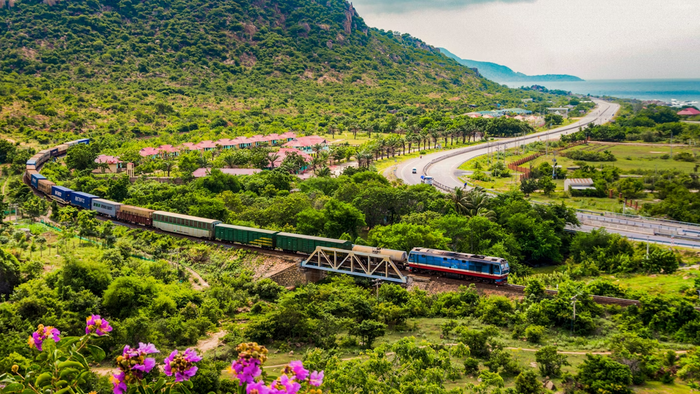 Tuyến đường sắt Bắc - Nam của Việt Nam là tuyến đường sắt đẹp nhất thế giới - Ảnh 2.
