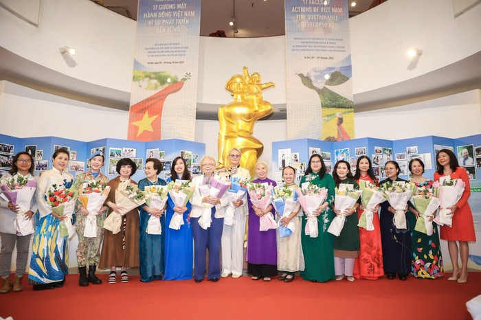 Họa sĩ Nguyễn Thu Thủy và các nhân vật được vinh danh 17 Gương mặt Hành động Việt Nam vì sự phát triển bền vững