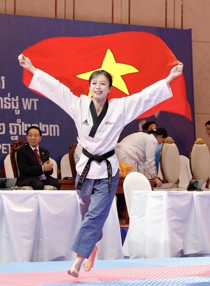Hoa khôi Taekwondo dạy võ cho hot girl Linh Ngọc Đàm: Mặt mộc của hai cô trò gây sốt - Ảnh 4.