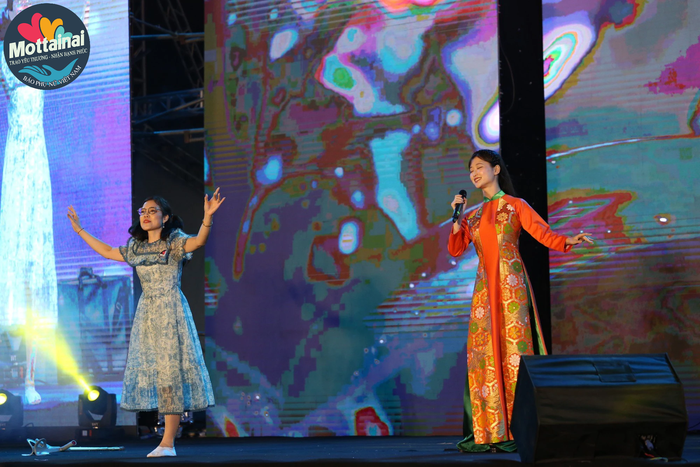 Phần trình diễn của Akrai và Hoa khôi Bế Thị Băng trong đêm Gala