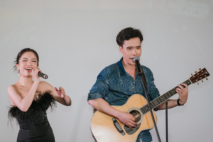 Á quân The Voice Lâm Bảo Ngọc cùng ca sĩ trẻ Tuấn Anh hát &quot;Cuộc sống có dài lâu&quot; trong buổi ra mắt dự án &quot;Viva la vida&quot;