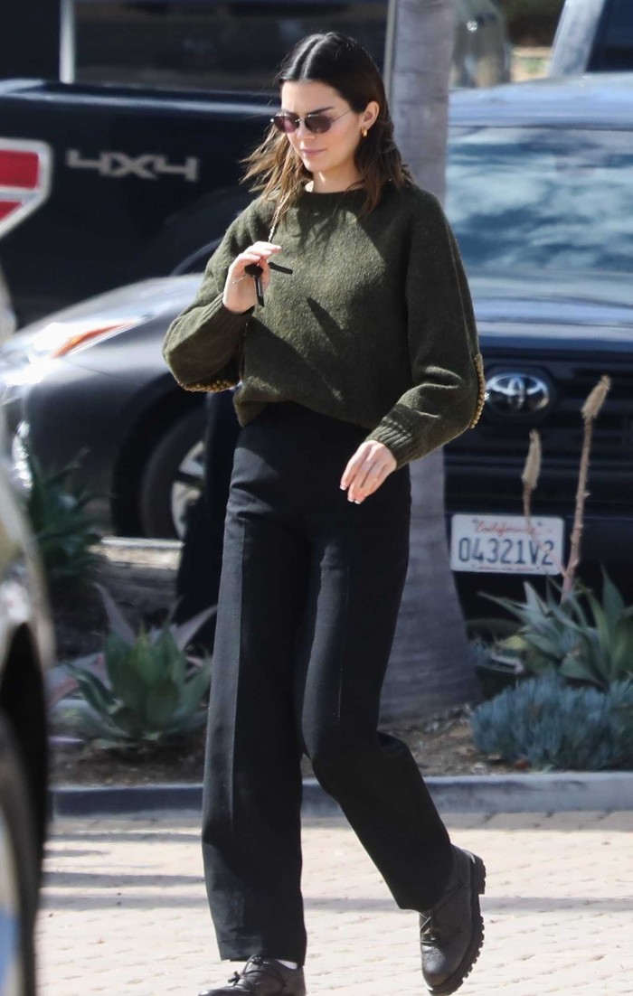 Tham khảo Kendall Jenner cách mặc áo len sành điệu suốt mùa lạnh - Ảnh 5.