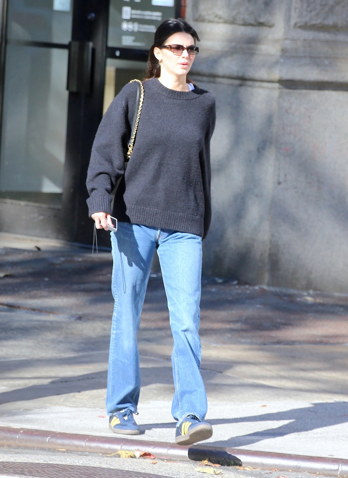 Tham khảo Kendall Jenner cách mặc áo len sành điệu suốt mùa lạnh - Ảnh 2.