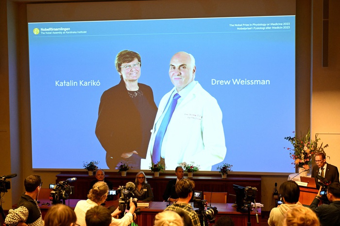 Giải Nobel Y sinh 2023 vinh danh 2 nhà khoa học nghiên cứu vaccine COVID-19 - Ảnh 2.