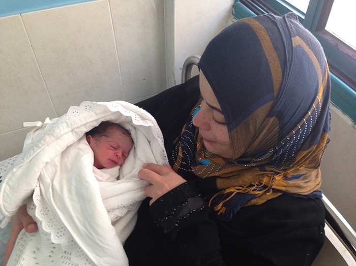 Nỗi hoang mang của những thai phụ ở Dải Gaza - Ảnh 1.