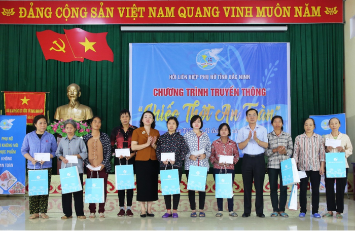Bắc Ninh: Truyền thông “Chiếc thớt an toàn” cho gần 500 cán bộ, hội viên phụ nữ xã An Thịnh - Ảnh 2.