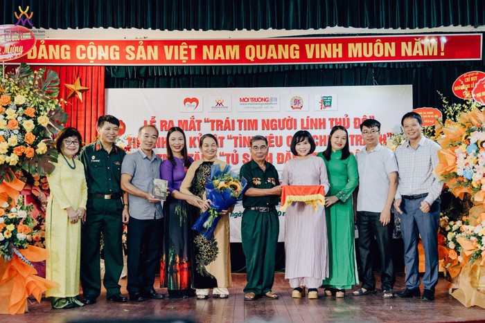 Bảo tàng Phụ nữ Việt Nam tiếp nhận kỷ vật từ gia đình Liệt sĩ