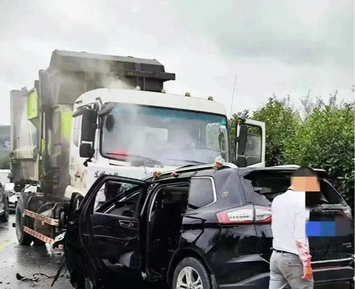 Hỷ sự hóa tang thương: Xe cưới va chạm xe tải chở rác cướp đi 6 mạng người, nguyên nhân tai nạn được hé lộ - Ảnh 1.