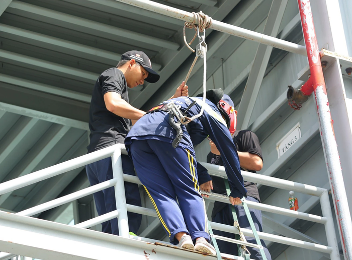 TPHCM; Hàng trăm học sinh trải nghiệm, thực hành phòng cháy chữa cháy và cứu nạn cứu hộ - Ảnh 3.