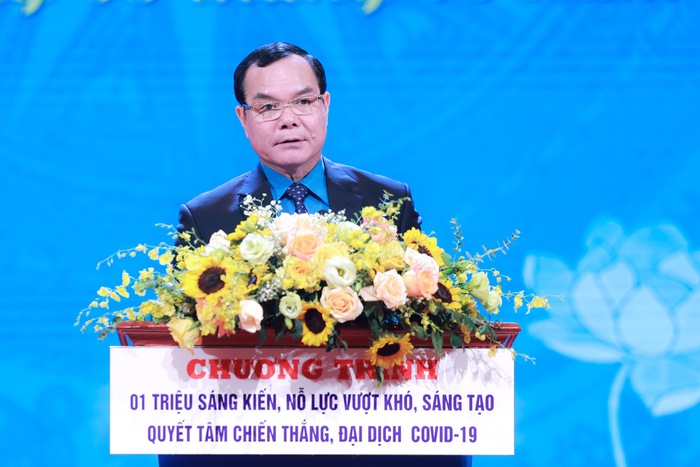 Thủ tướng Chính phủ biểu dương hàng triệu sáng kiến, nỗ lực, vượt khó, sáng tạo, quyết tâm chiến thắng đại dịch COVID-19 - Ảnh 1.