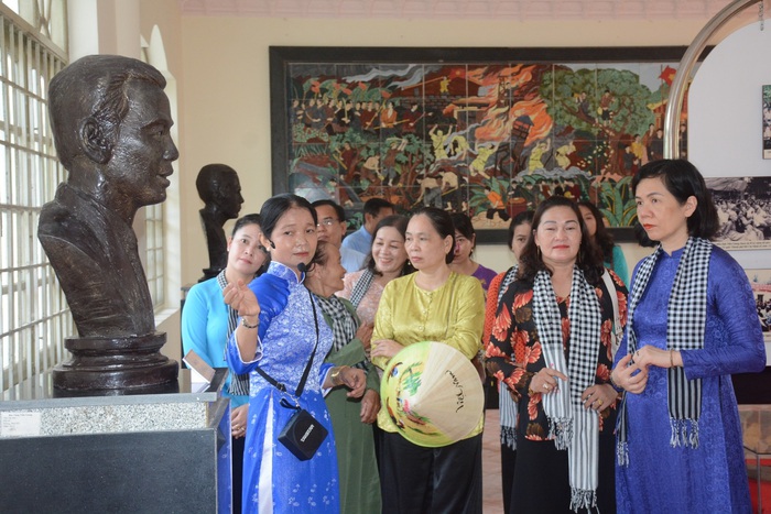 Dâng hương tưởng niệm Cố Chủ tịch Hội TƯ LHPN Việt Nam Nguyễn Thị Thập  - Ảnh 5.