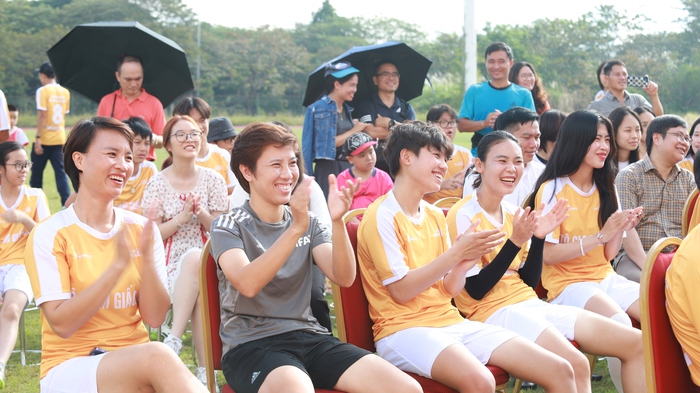 Gần 100 học sinh đến từ Hà Giang và Hà Nội giao lưu cùng các cầu thủ của Đội tuyển bóng đá nữ quốc gia Việt Nam- Ảnh 4.