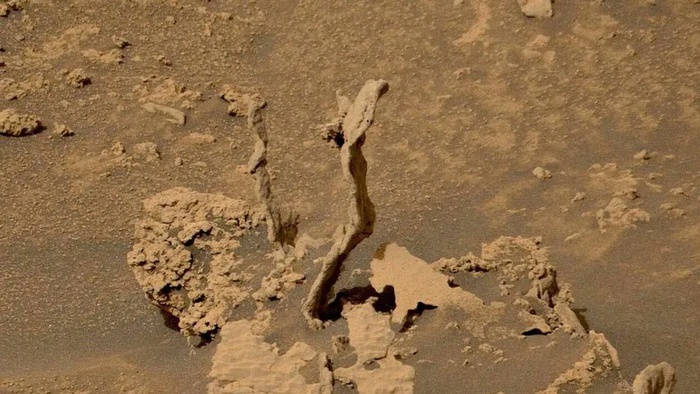 "Rắn hổ mang" kỳ lạ xuất hiện trên Sao Hỏa- Ảnh 1.