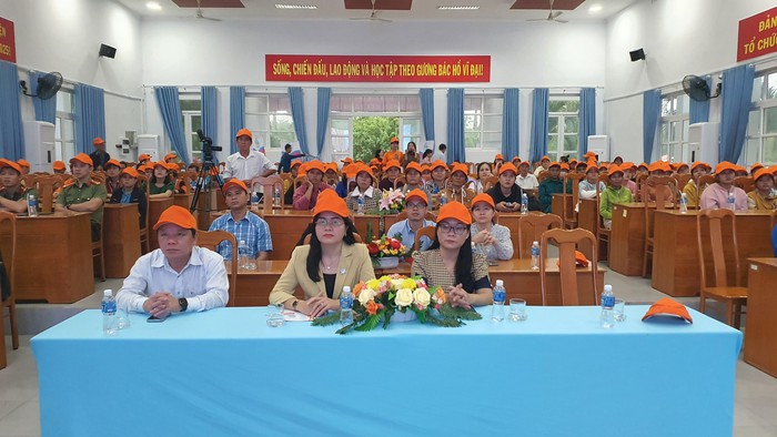 Ninh Thuận: Hàng trăm người Hưởng ứng Tháng hành động vì bình đẳng giới và phòng ngừa, ứng phó với bạo lực trên cơ sở giới năm 2023- Ảnh 1.