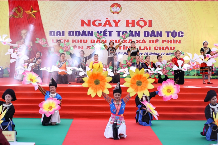 Thủ tướng chung vui Ngày hội Đại đoàn kết cùng đồng bào các dân tộc tỉnh Lai Châu- Ảnh 5.