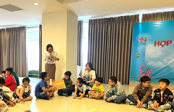 Những người thầy đam mê mang kiến thức tài chính đến với trẻ em Việt - Ảnh 2.