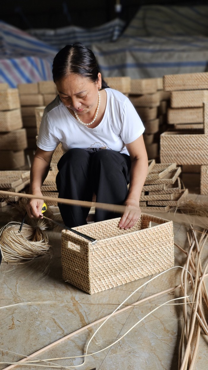 Mở lớp dạy nghề mây tre đan, tạo việc làm cho lao động nữ và người có hoàn cảnh khó khăn - Ảnh 7.
