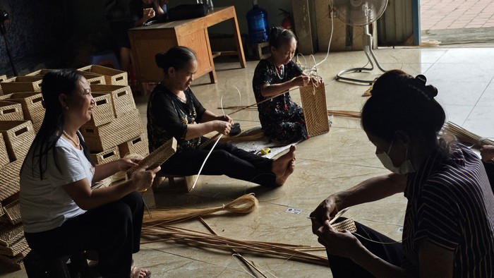 Mở lớp dạy nghề mây tre đan, tạo việc làm cho lao động nữ và người có hoàn cảnh khó khăn - Ảnh 9.