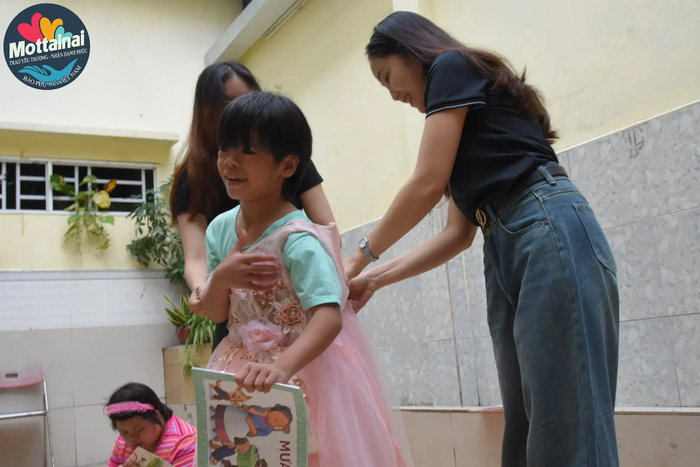 Báo PNVN tặng quà Mottainai 2023 cho trẻ em ở mái ấm Từ Tâm- Ảnh 5.