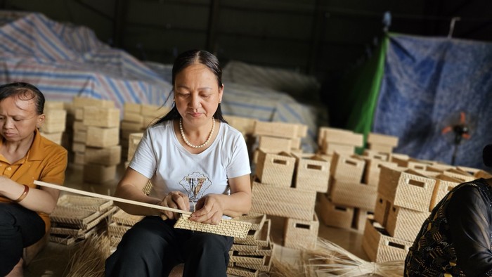 Mở lớp dạy nghề mây tre đan, tạo việc làm cho lao động nữ và người có hoàn cảnh khó khăn - Ảnh 6.