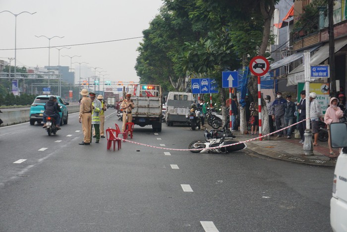 2 nghi phạm đâm chết bảo vệ ngân hàng ở Đà Nẵng khai quen nhau qua hội chuyên xù nợ, làm liều- Ảnh 4.