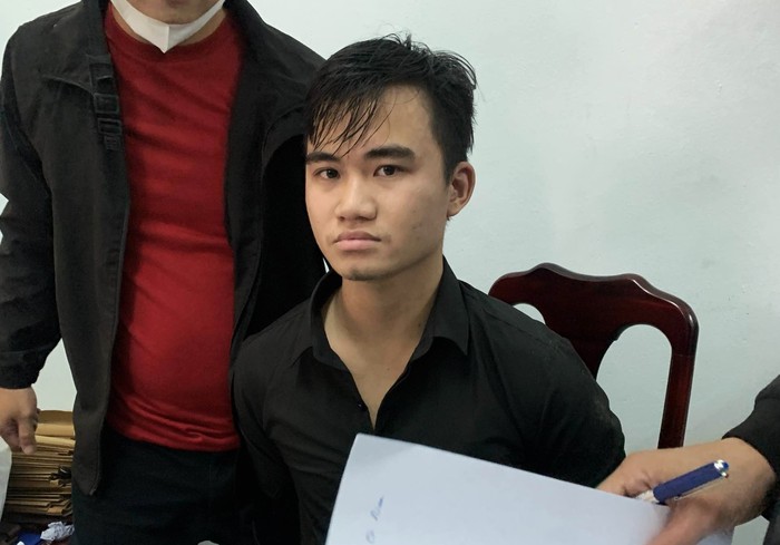 2 nghi phạm đâm chết bảo vệ ngân hàng ở Đà Nẵng khai quen nhau qua hội chuyên xù nợ, làm liều- Ảnh 2.