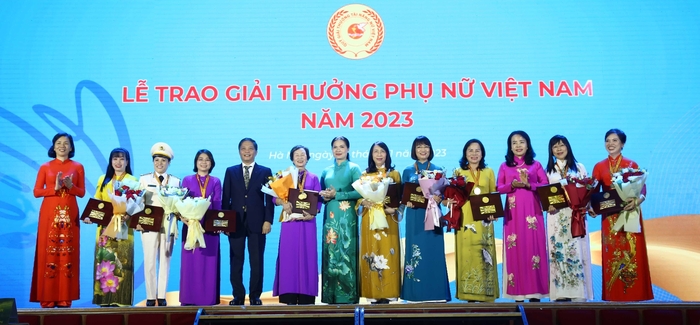 Danh sách 4 tập thể, 9 cá nhân nhận Giải thưởng phụ nữ Việt Nam năm 2023- Ảnh 1.