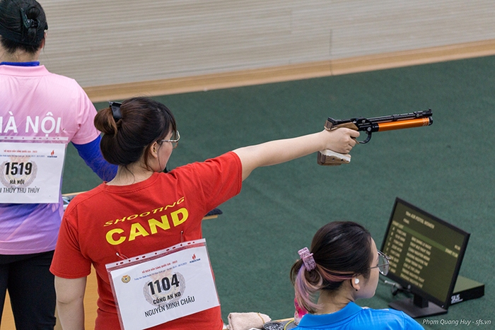 Các nữ xạ thủ tranh tài tại giải vô địch bắn súng Quốc gia 2023- Ảnh 4.