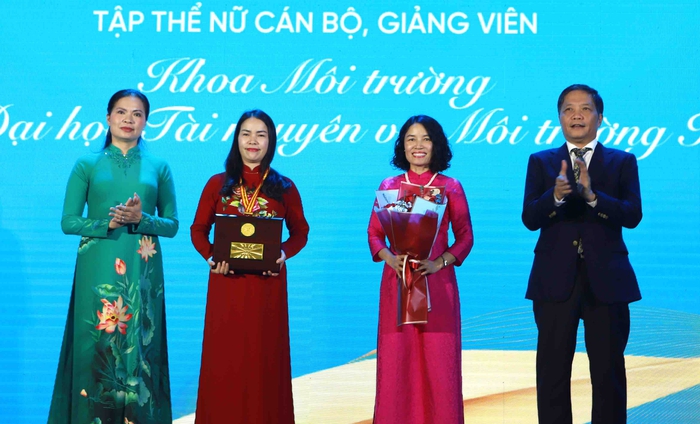 Danh sách 3 tập thể, 10 cá nhân nhận Giải thưởng phụ nữ Việt Nam năm 2022- Ảnh 3.