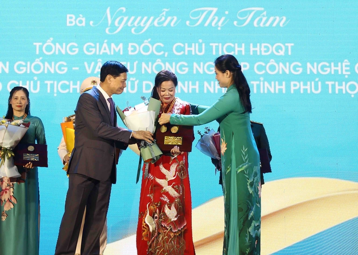Danh sách 3 tập thể, 10 cá nhân nhận Giải thưởng phụ nữ Việt Nam năm 2022- Ảnh 11.
