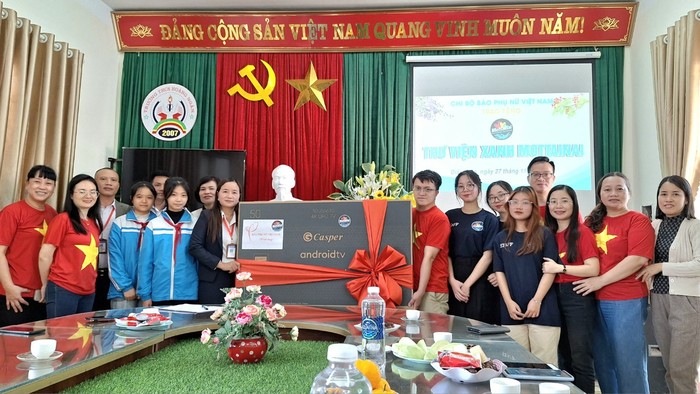 Báo Phụ nữ Việt Nam trao tặng Thư viện Xanh Mottainai cho học sinh trường THCS Hoàng Ngân- Ảnh 6.