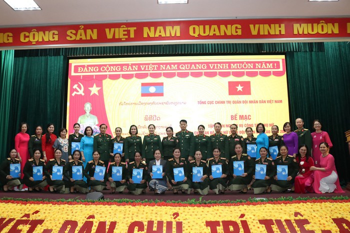 Tăng cường tình đoàn kết hữu nghị giữa phụ nữ Quân đội Việt Nam và phụ nữ Quân đội Lào- Ảnh 2.