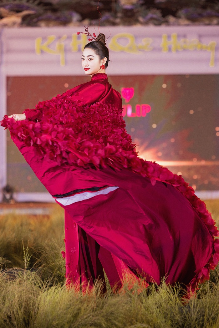 Hoa hậu Lương Thùy Linh đảm nhận vai trò Vedette của bộ sưu tập