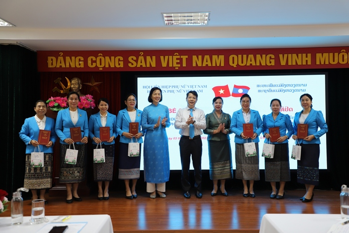 Bế giảng Lớp Bồi dưỡng cán bộ Hội LHPN Lào năm 2023 - Ảnh 2.
