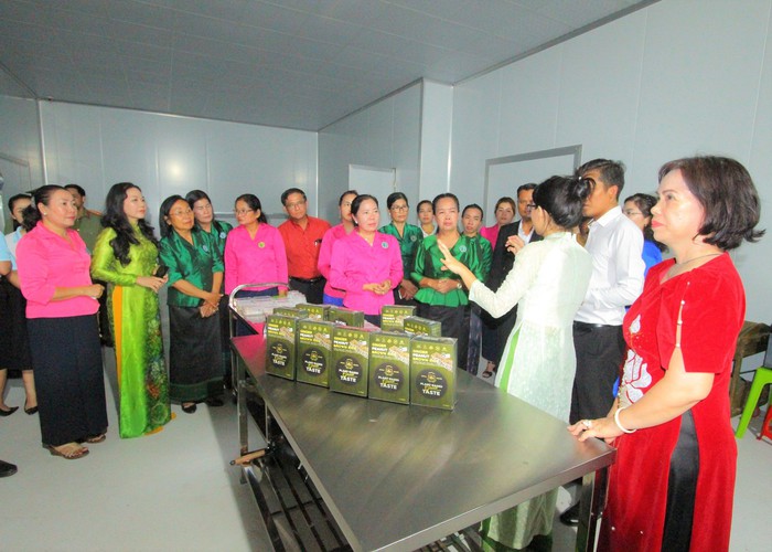Lần đầu tiên Hội LHPN tỉnh Bình Phước ký bản ghi nhớ với hội phụ nữ 3 tỉnh biên giới Campuchia- Ảnh 2.