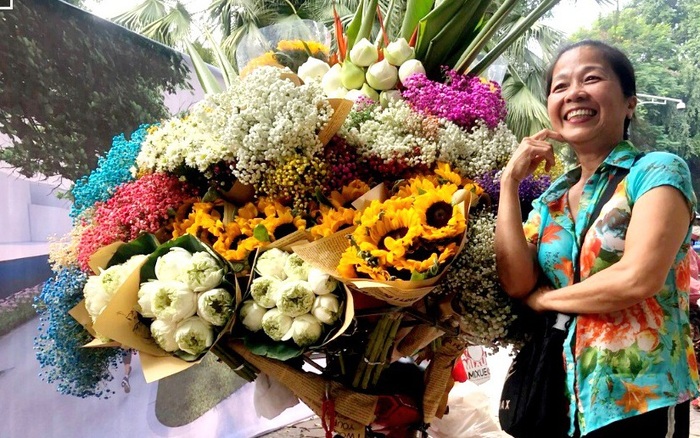 Nghề cho thuê hoa trên “con phố sống ảo” Phan Đình Phùng