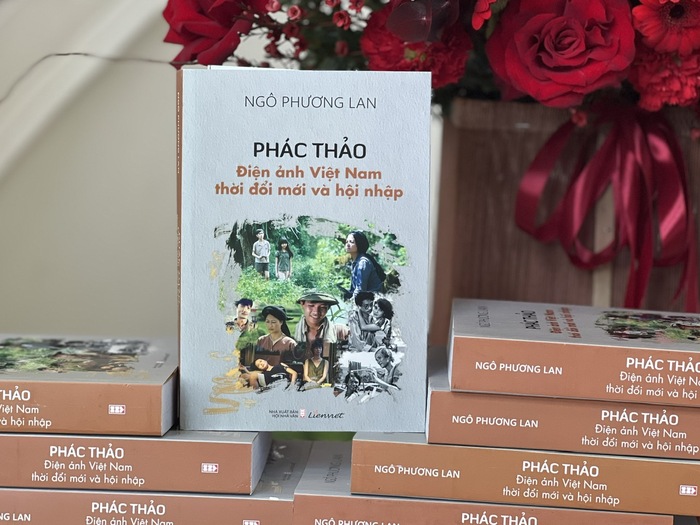 Cuốn sách &quot;Phác thảo điện ảnh Việt Nam thời đổi mới và hội nhập&quot;