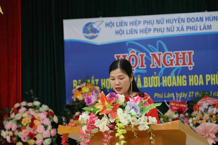 Ứng dụng khoa học kĩ thuật trong trồng và chăm sóc bưởi để nâng cao chất lượng sản phẩm, giúp chị em phát triển kinh tế- Ảnh 1.